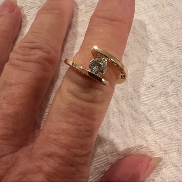 CLASSY GOLD TONE AND CZ RING. - Picture 9 of 10